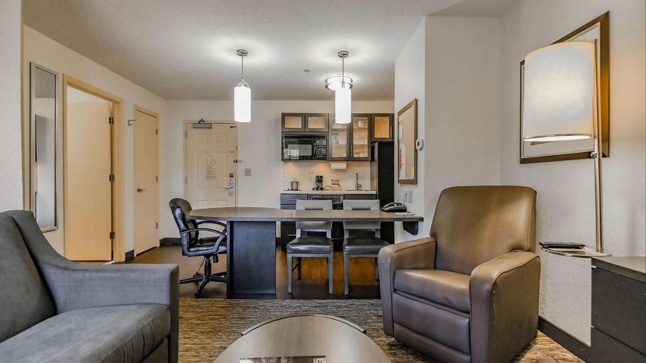 One-Bedroom Queen Suite Bathtub Mobility Accessible